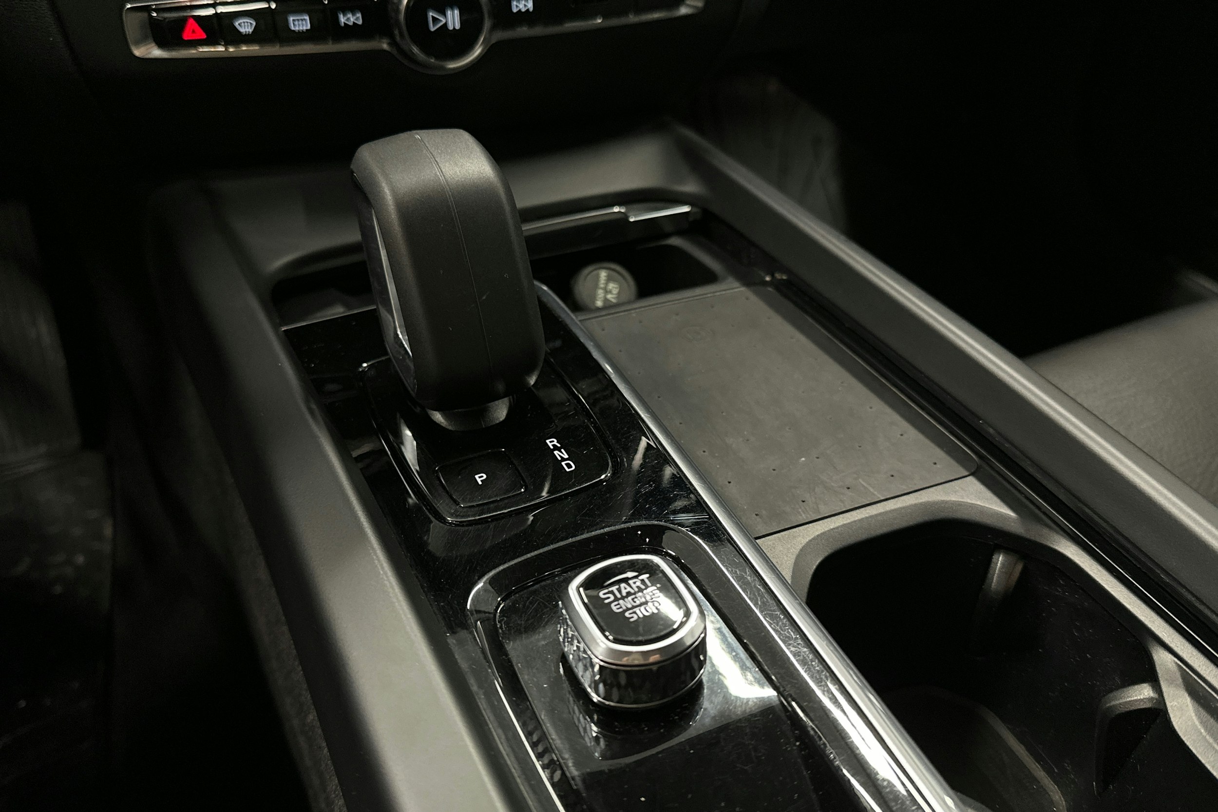 musta Volvo V60 2022 kuva 25.