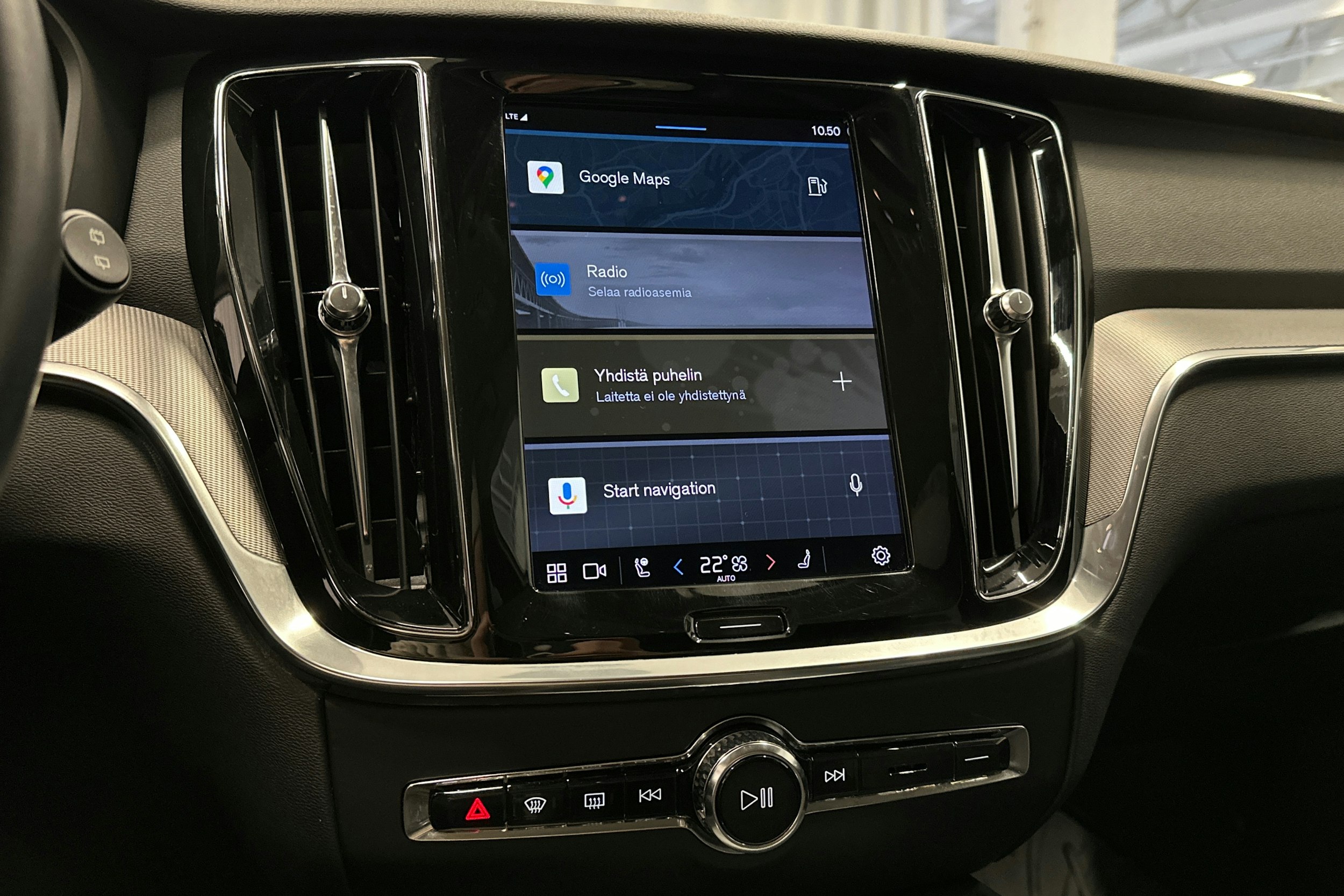 musta Volvo V60 2022 kuva 26.