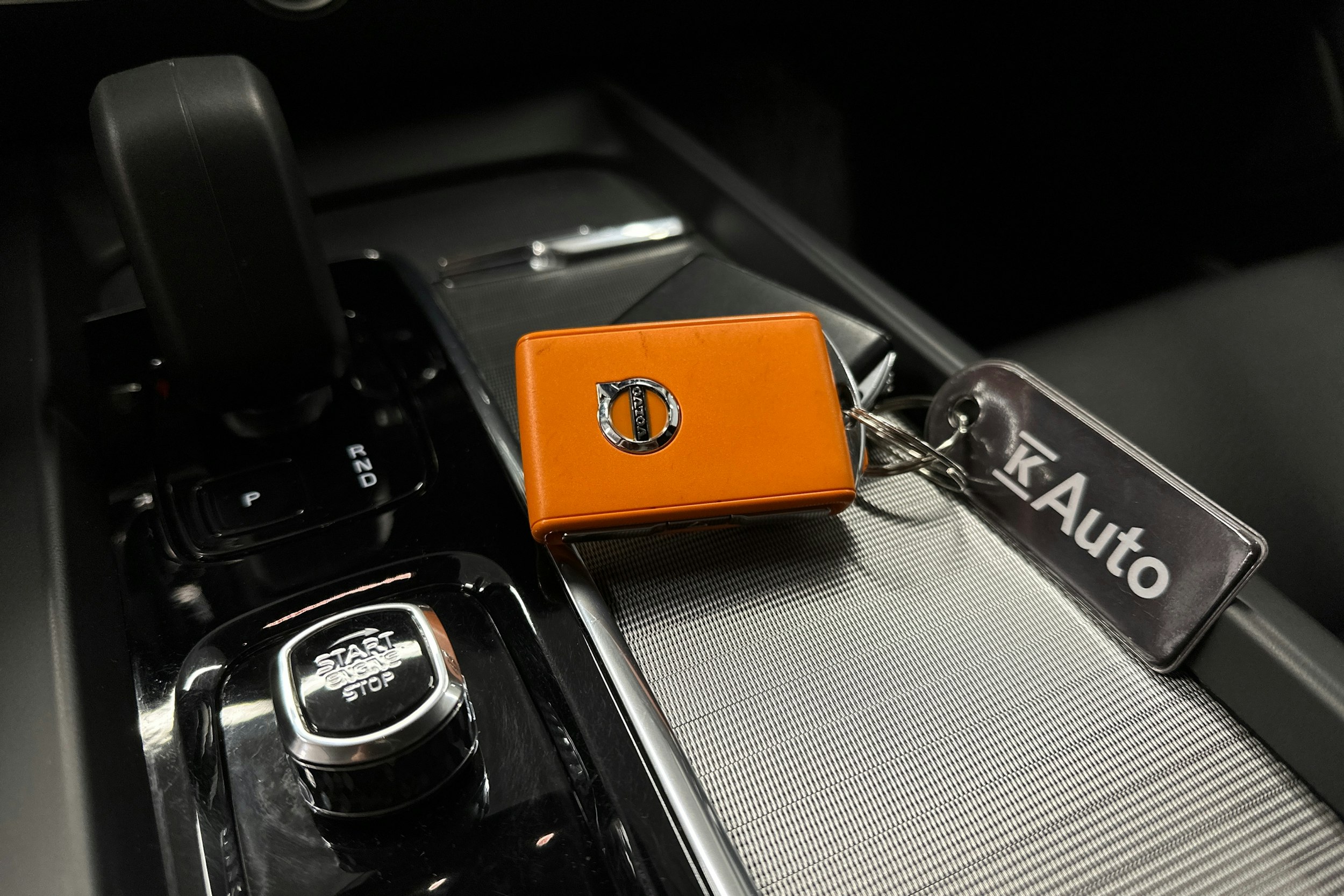 musta Volvo V60 2022 kuva 33.