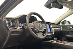 musta Volvo V60 2022 kuva 3.