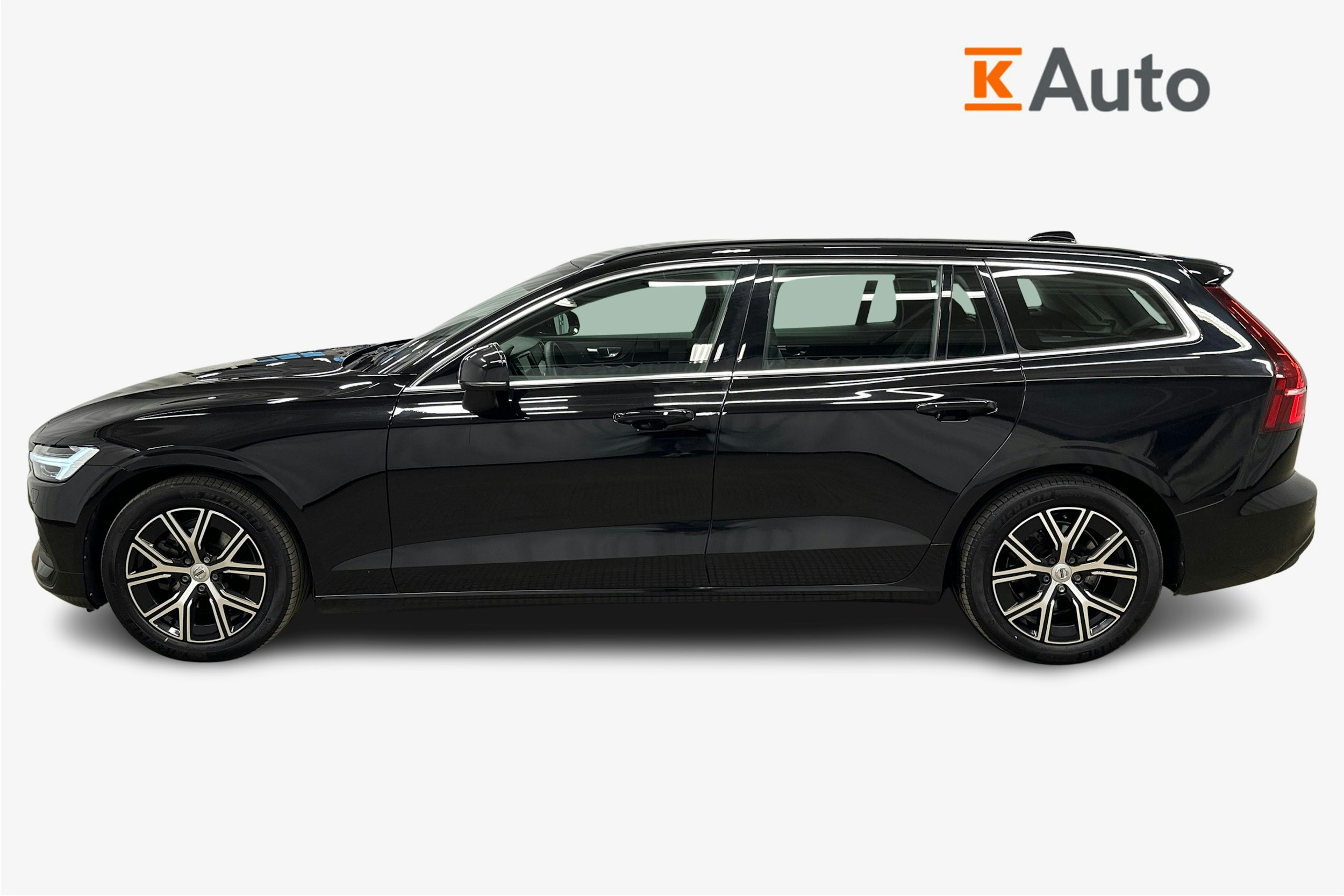 musta Volvo V60 2022 kuva 6.