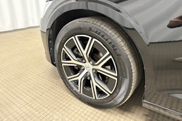 musta Volvo V60 2022 kuva 11.