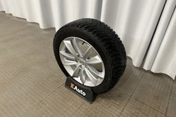 musta Volvo V60 2022 kuva 13.