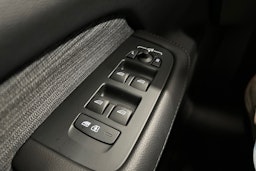 musta Volvo V60 2022 kuva 21.