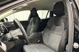 musta Volvo V60 2022 kuva 22.