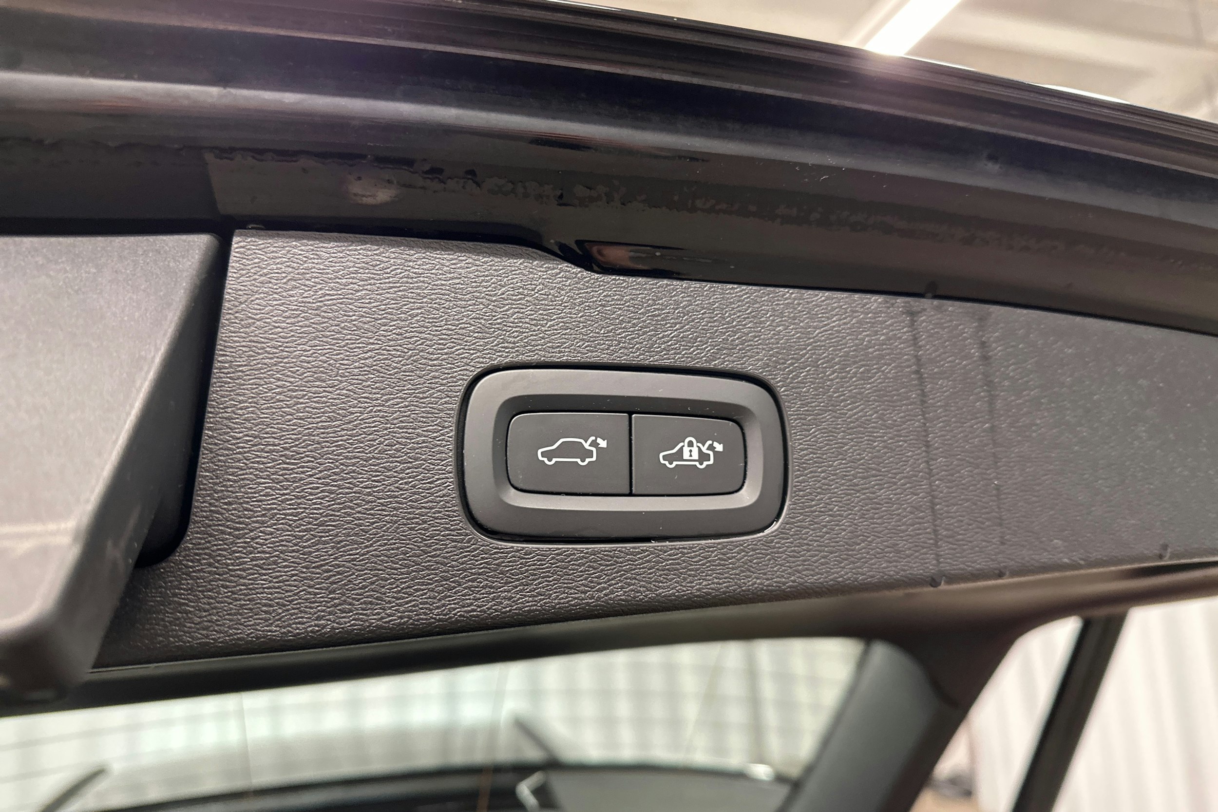 musta Volvo V60 2022 kuva 26.