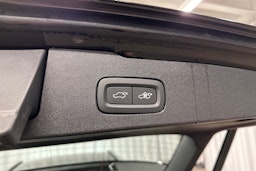 musta Volvo V60 2022 kuva 26.