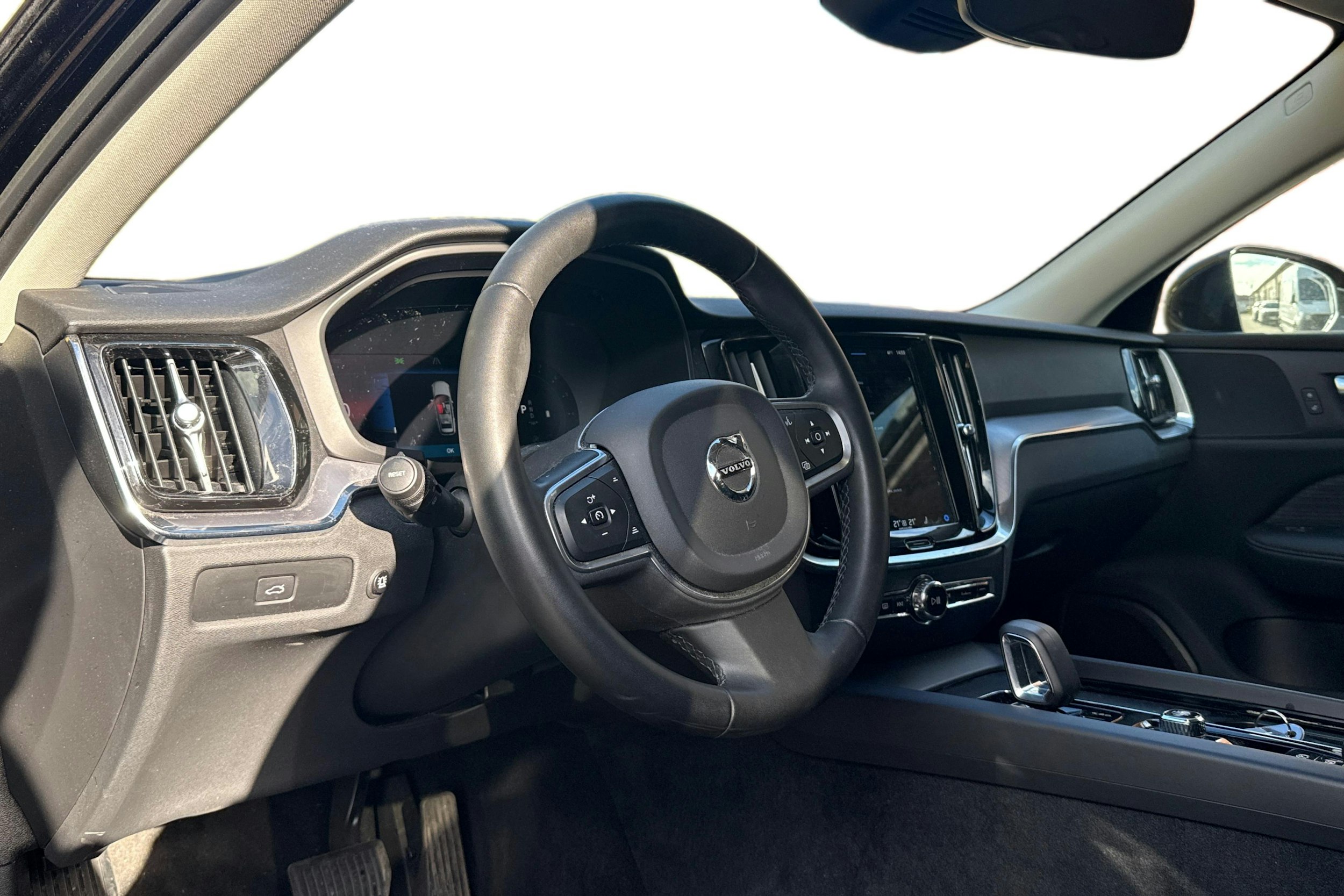 musta Volvo V60 2022 kuva 3.
