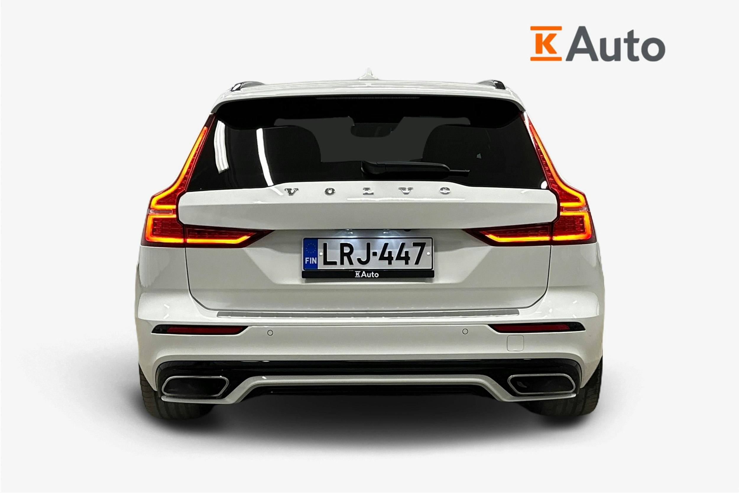 valkoinen Volvo V60 2022 kuva 3.