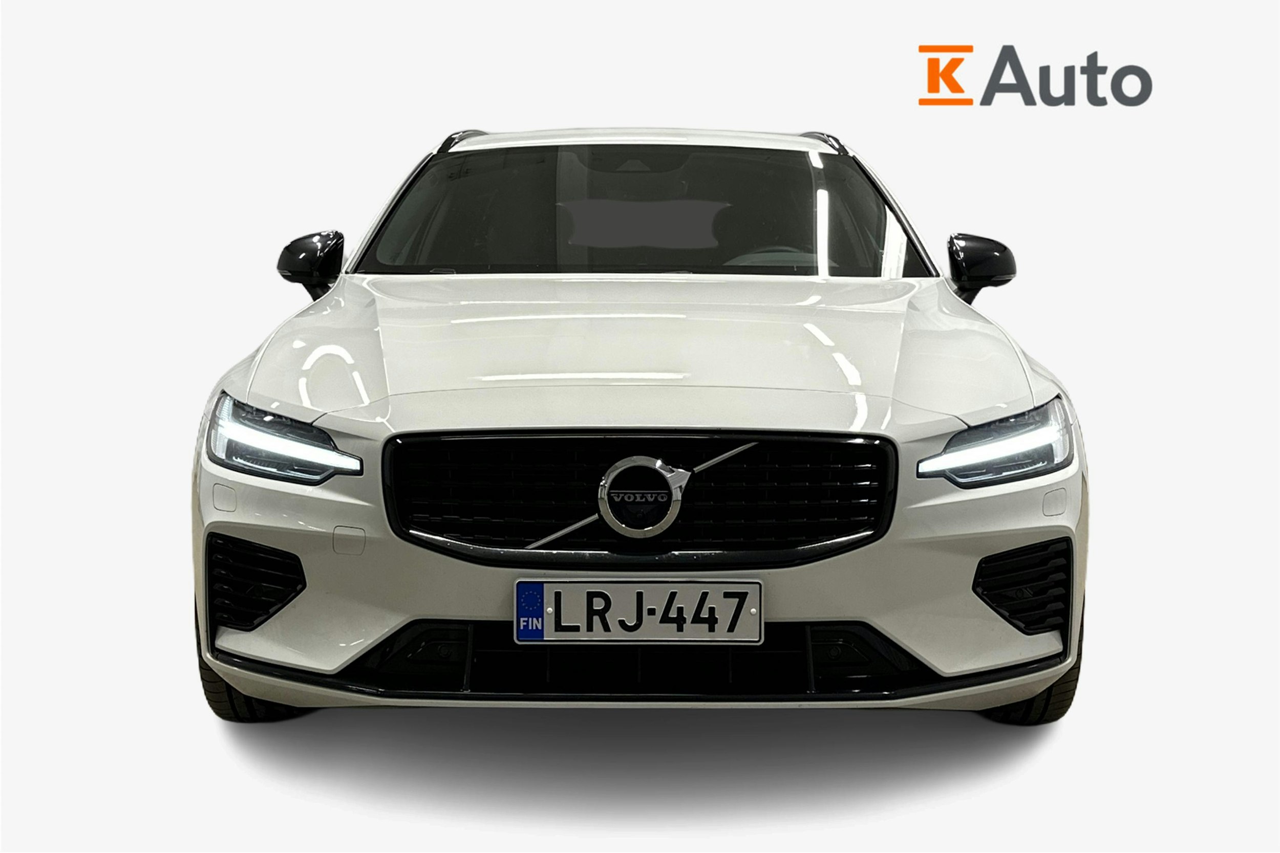 valkoinen Volvo V60 2022 kuva 5.