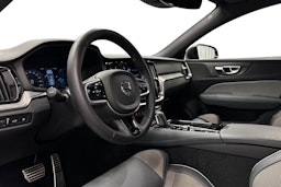 valkoinen Volvo V60 2022 kuva 7.