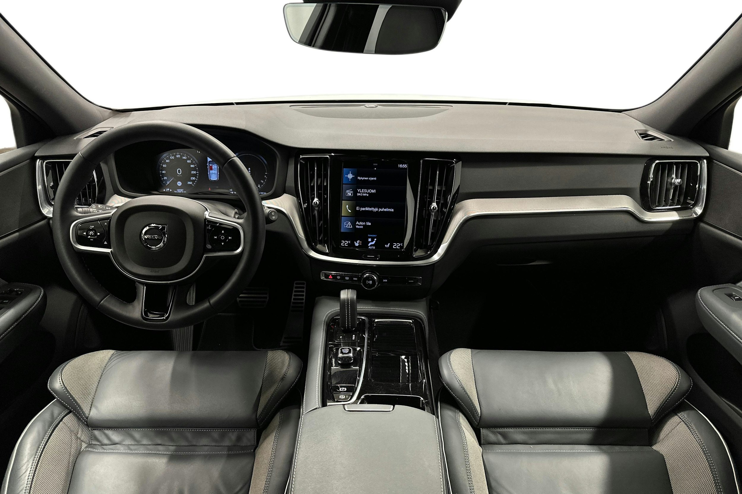 valkoinen Volvo V60 2022 kuva 9.