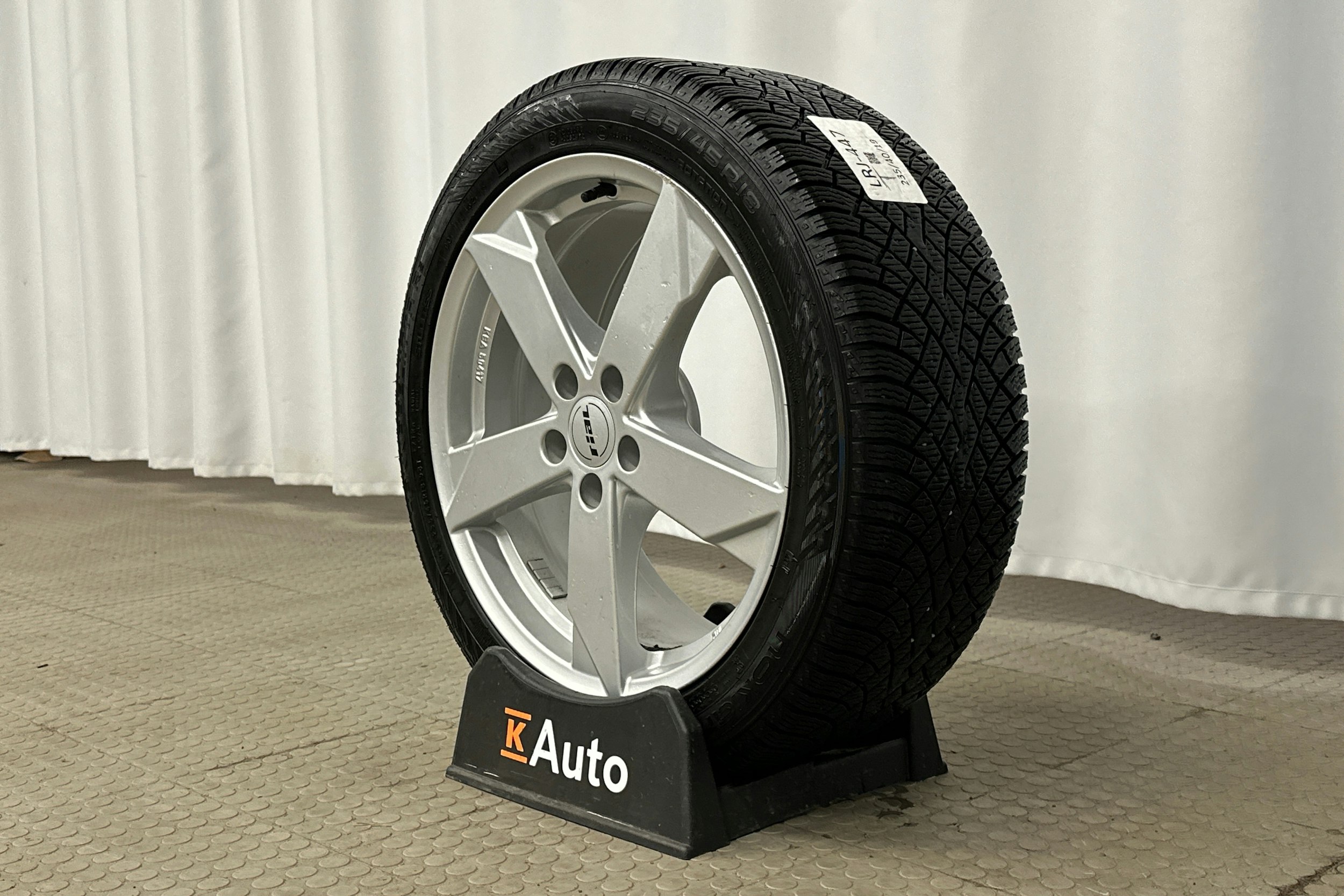 valkoinen Volvo V60 2022 kuva 13.