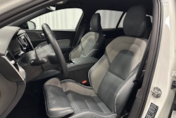 valkoinen Volvo V60 2022 kuva 17.