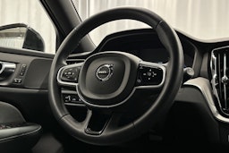 valkoinen Volvo V60 2022 kuva 20.