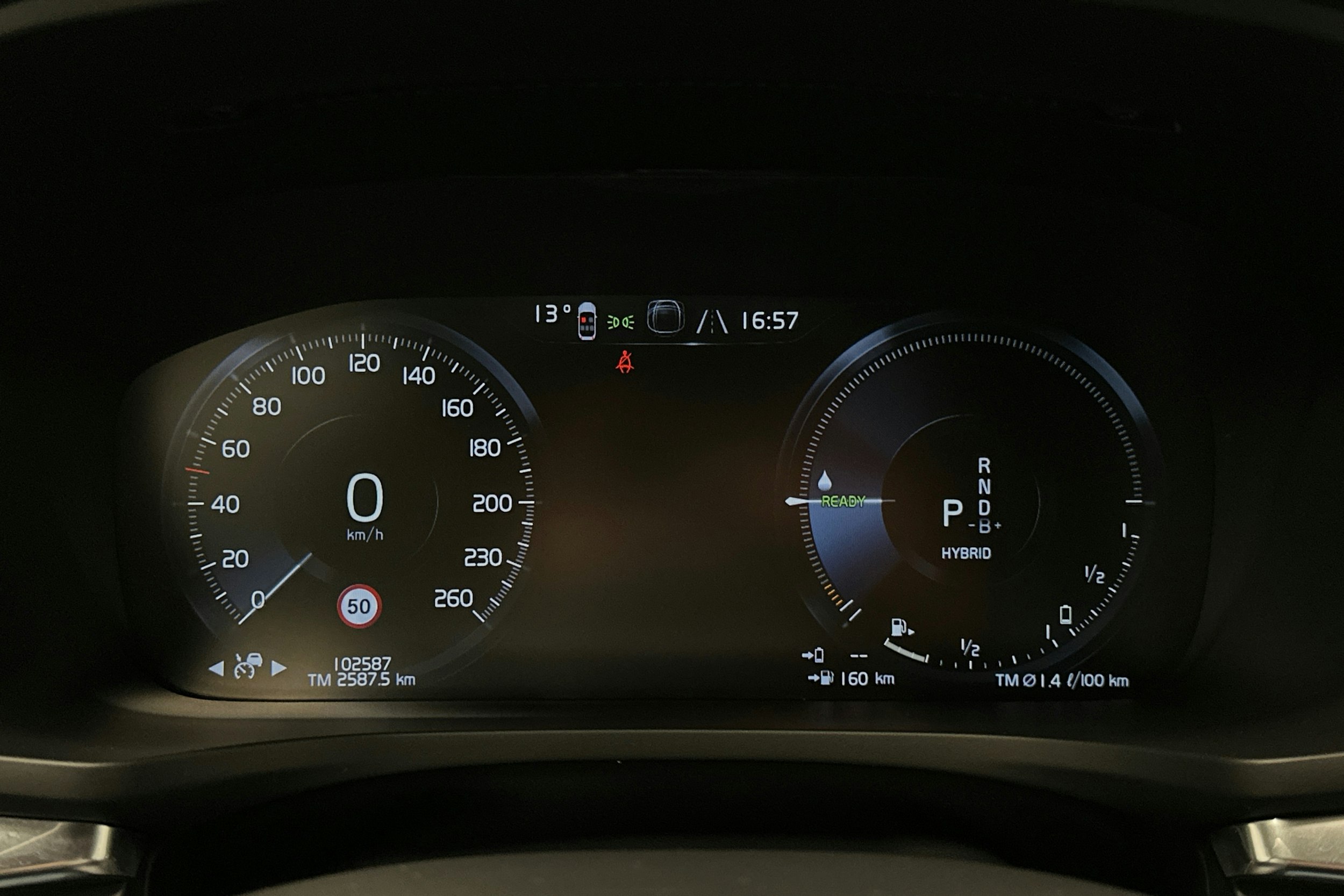 valkoinen Volvo V60 2022 kuva 23.