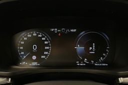 valkoinen Volvo V60 2022 kuva 23.