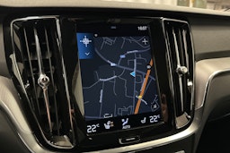 valkoinen Volvo V60 2022 kuva 24.