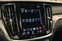 valkoinen Volvo V60 2022 kuva 25.