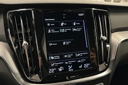 valkoinen Volvo V60 2022 kuva 26.