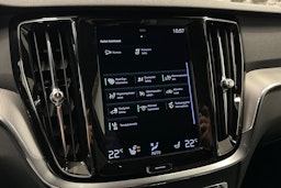 valkoinen Volvo V60 2022 kuva 27.
