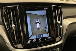 valkoinen Volvo V60 2022 kuva 29.