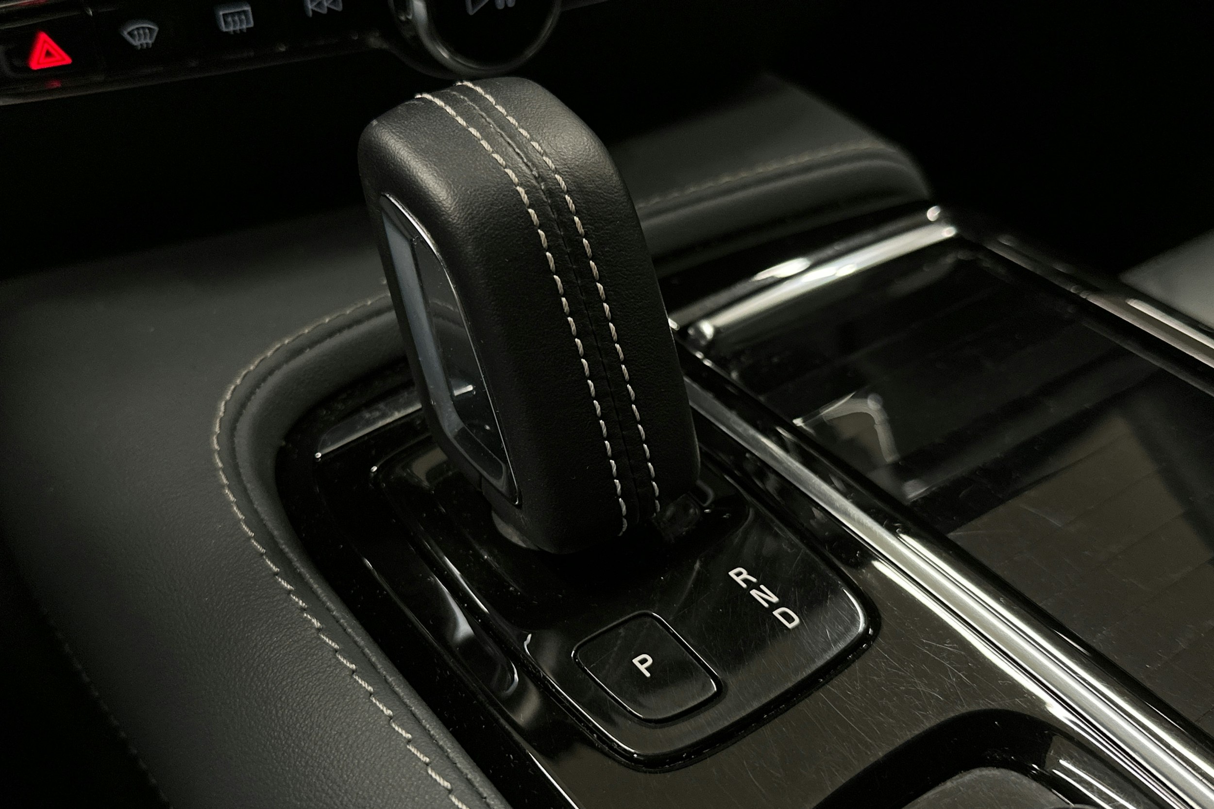 valkoinen Volvo V60 2022 kuva 30.