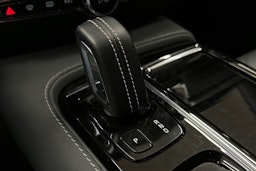 valkoinen Volvo V60 2022 kuva 30.