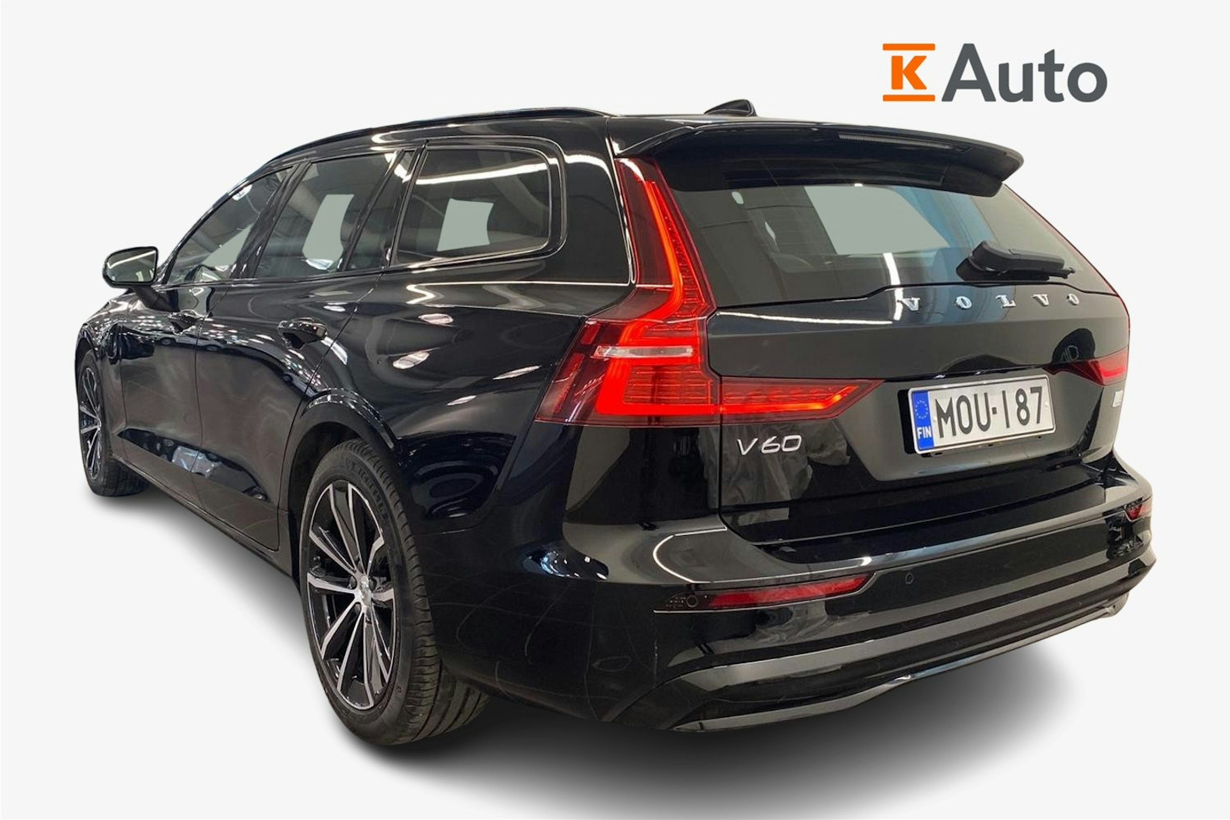 Musta Volvo V60 2022 kuva 2.