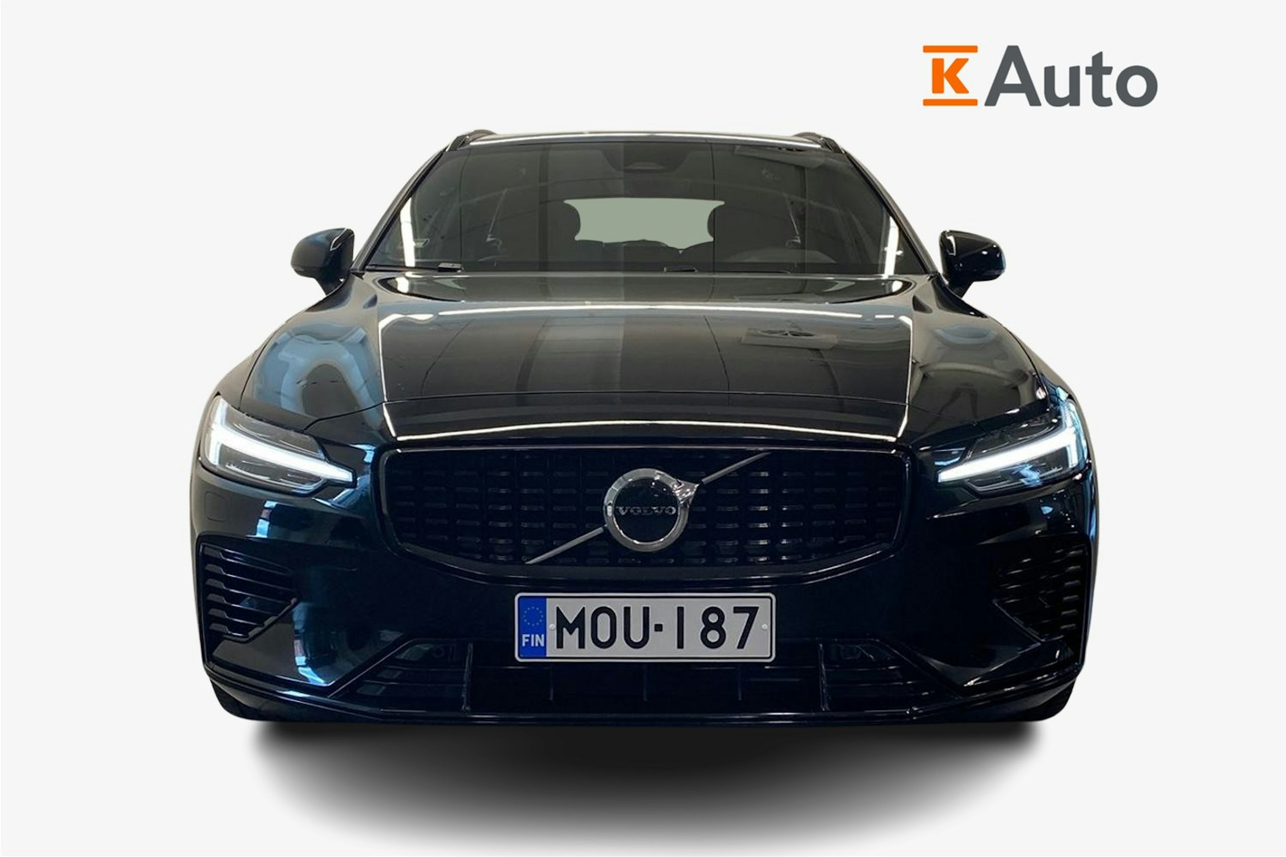 Musta Volvo V60 2022 kuva 5.