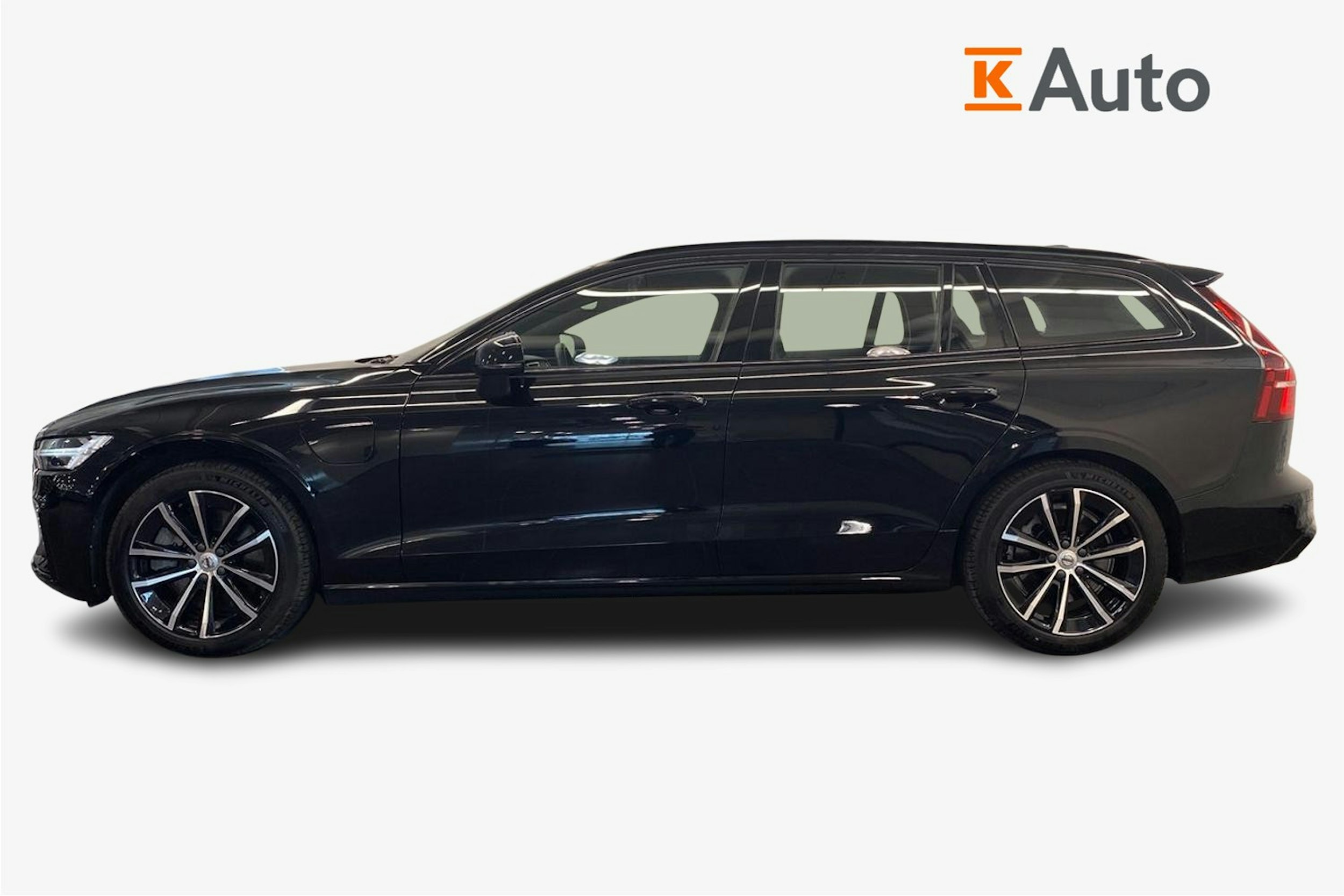 Musta Volvo V60 2022 kuva 6.
