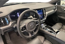 Musta Volvo V60 2022 kuva 7.