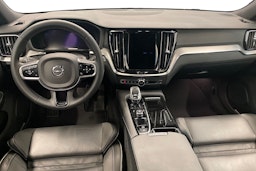 Musta Volvo V60 2022 kuva 9.