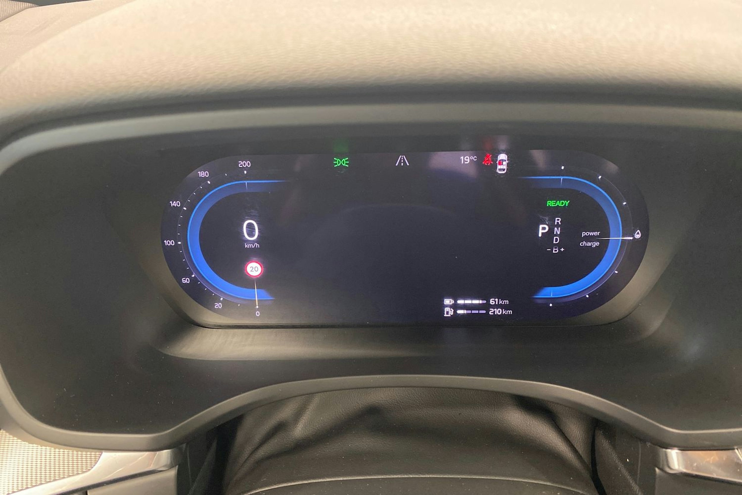 Musta Volvo V60 2022 kuva 14.