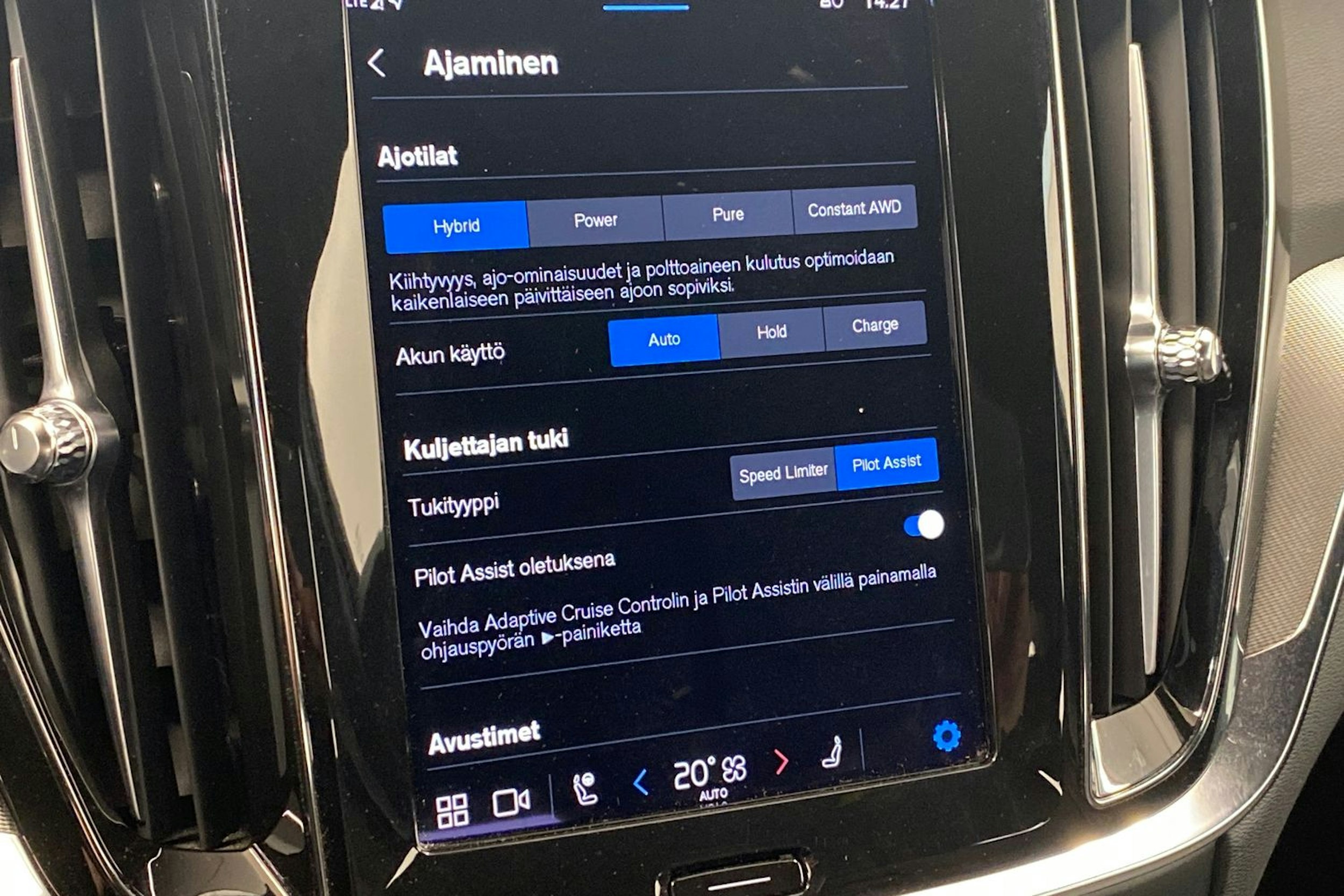 Musta Volvo V60 2022 kuva 18.