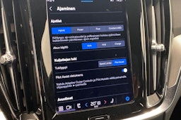 Musta Volvo V60 2022 kuva 18.