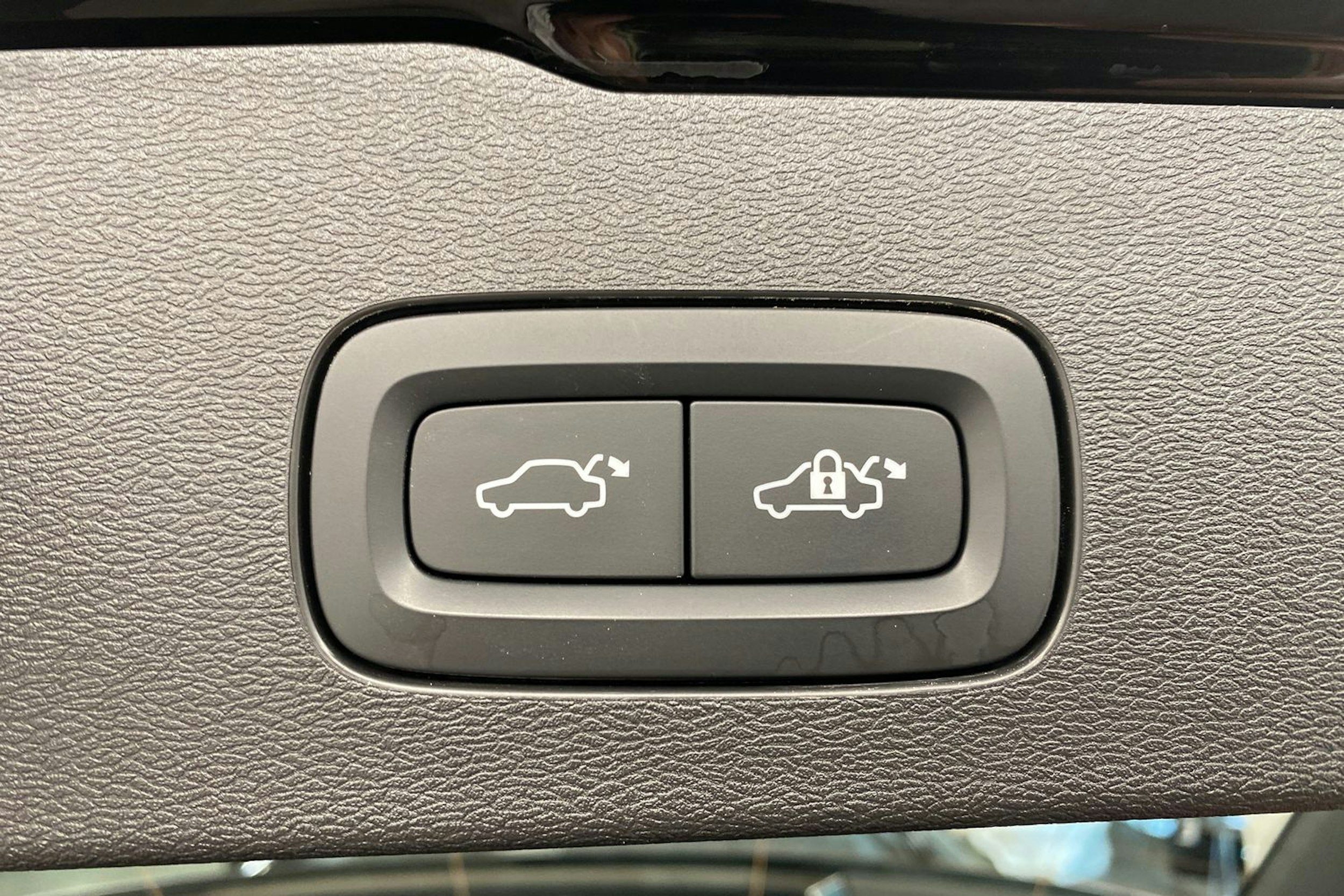 Musta Volvo V60 2022 kuva 24.