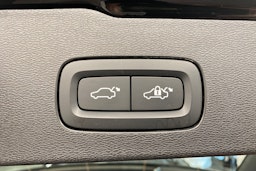 Musta Volvo V60 2022 kuva 24.