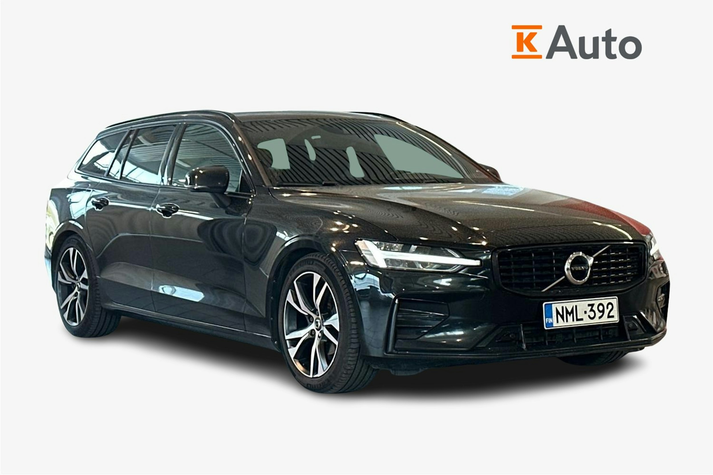 musta Volvo V60 2022 kuva 1.