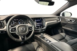 musta Volvo V60 2022 kuva 7.