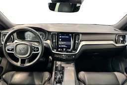 musta Volvo V60 2022 kuva 9.