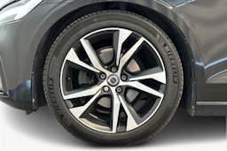 musta Volvo V60 2022 kuva 11.