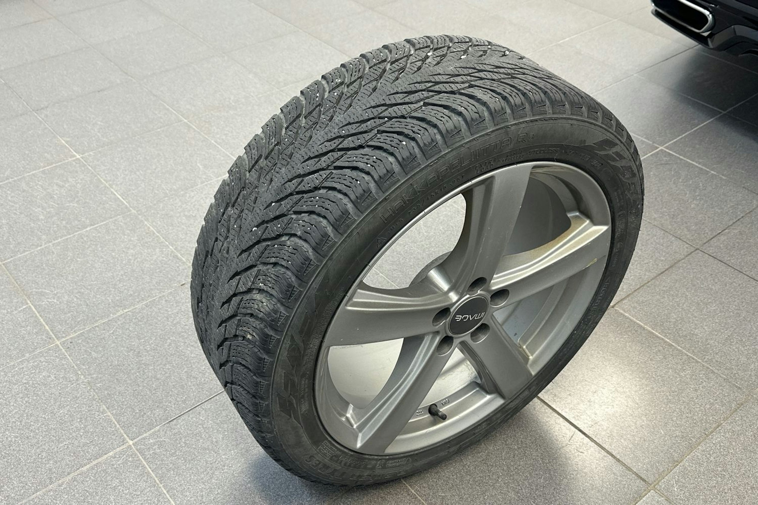 musta Volvo V60 2022 kuva 21.