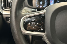 musta Volvo V60 2022 kuva 22.