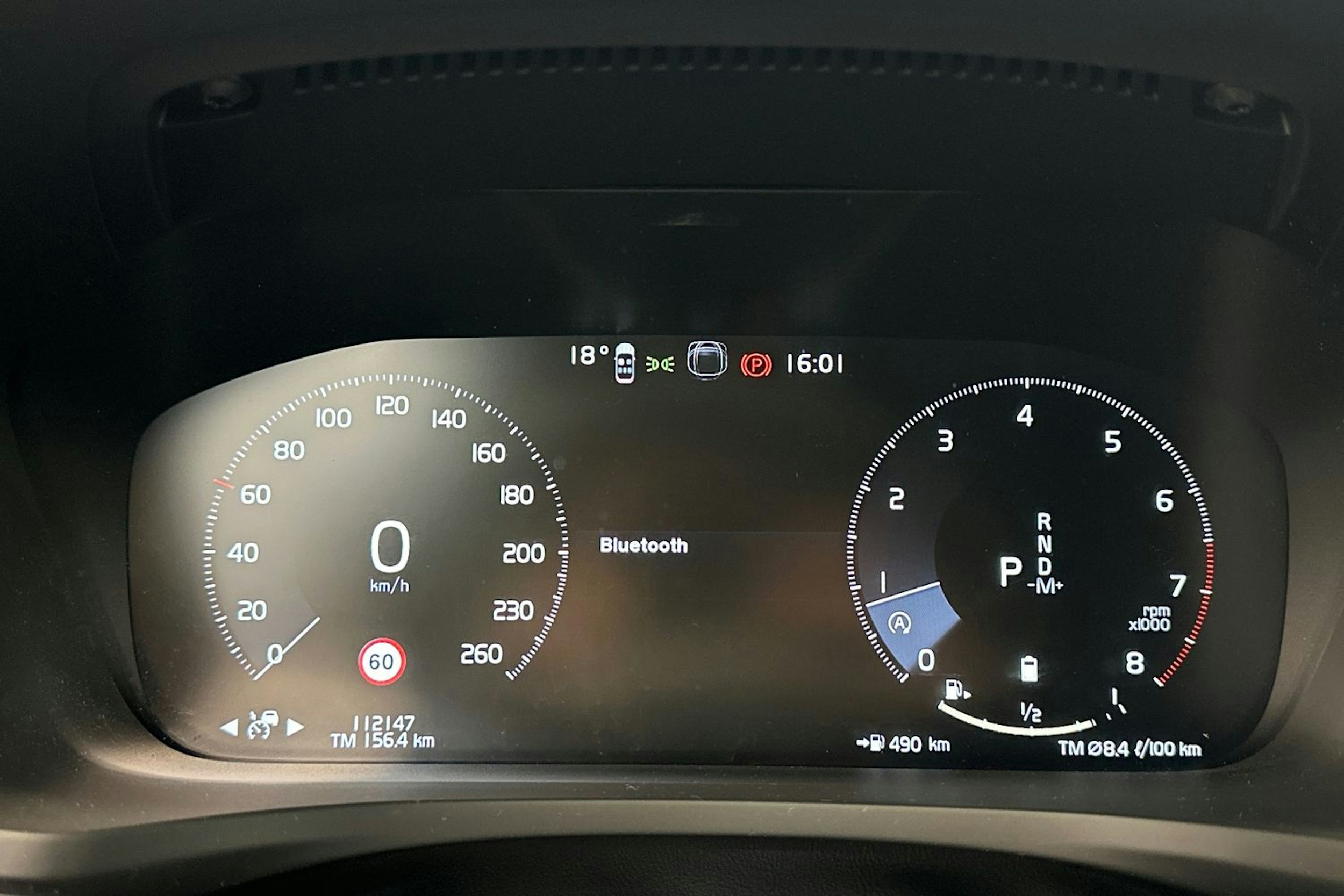 musta Volvo V60 2022 kuva 23.