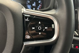musta Volvo V60 2022 kuva 24.