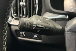 musta Volvo V60 2022 kuva 25.