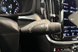 musta Volvo V60 2022 kuva 26.