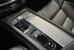musta Volvo V60 2022 kuva 27.