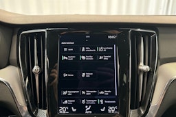 musta Volvo V60 2022 kuva 28.